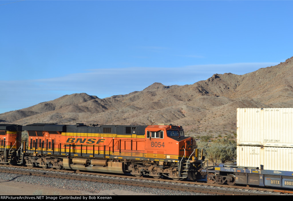 BNSF 8054